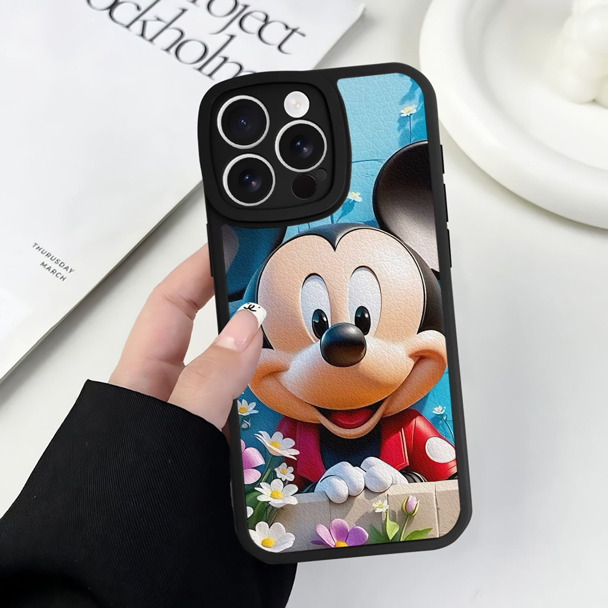 （画像用） ミッキーマウス Mickey Mouse 【iPhone 16シリーズ対応】シリコンスマホケース（レザー調） 材質：シリコン